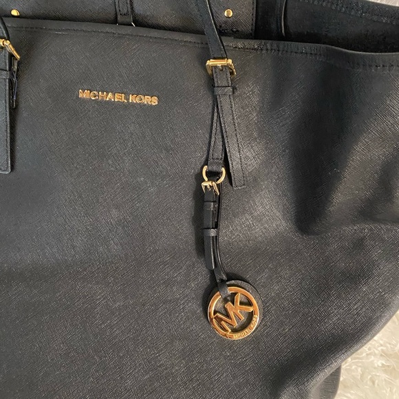 Black leather Michael Kors tote bag with gold-toned accents and flat handles. - Picture 11 of 12